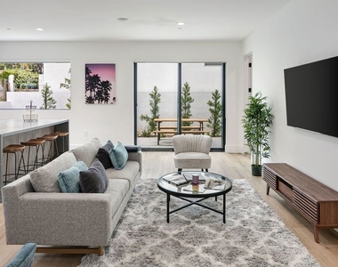 1236 N Spaulding Avenue - Photo Thumbnail 9