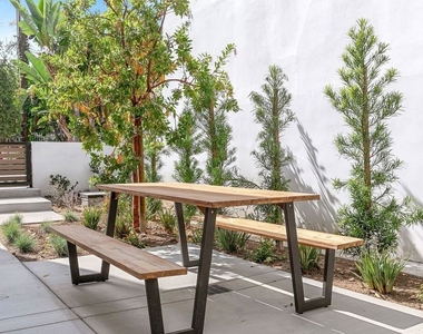 1236 N Spaulding Avenue - Photo Thumbnail 11