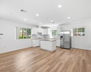 12311 Bradford Place - Photo Thumbnail 7