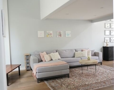 1038 11th Street - Photo Thumbnail 3
