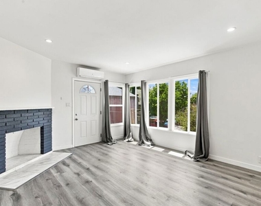11485 Cumpston Street - Photo Thumbnail 3