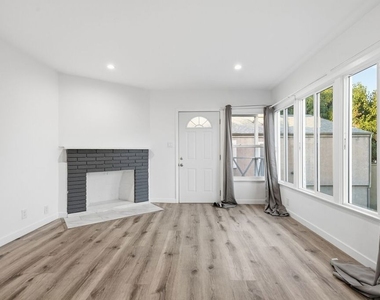 11485 Cumpston Street - Photo Thumbnail 4