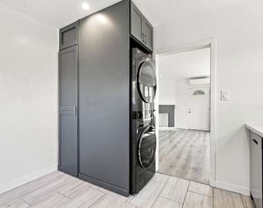 11485 Cumpston Street - Photo Thumbnail 7