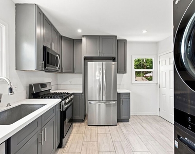 11485 Cumpston Street - Photo Thumbnail 4