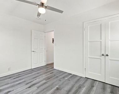 11485 Cumpston Street - Photo Thumbnail 11