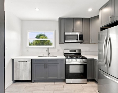 11485 Cumpston Street - Photo Thumbnail 6