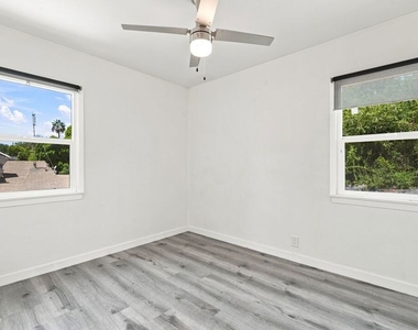 11485 Cumpston Street - Photo Thumbnail 20