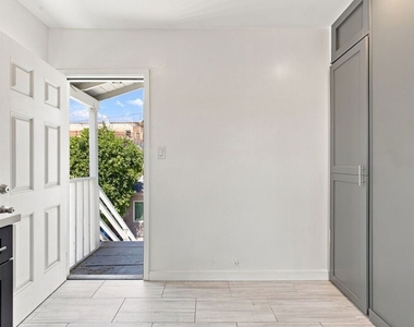11485 Cumpston Street - Photo Thumbnail 8