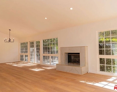 24316 Burbank Blvd - Photo Thumbnail 5