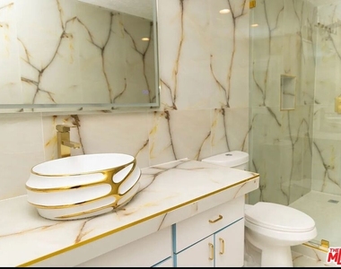 24316 Burbank Blvd - Photo Thumbnail 20