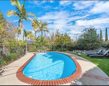 24316 Burbank Blvd - Photo Thumbnail 19