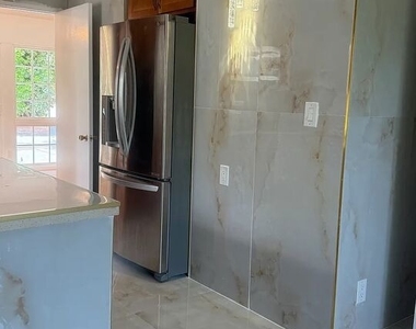 24316 Burbank Blvd - Photo Thumbnail 21