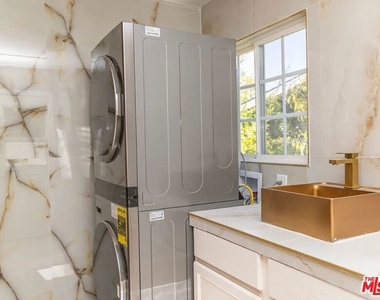 24316 Burbank Blvd - Photo Thumbnail 14