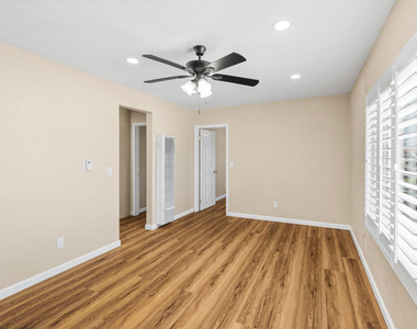 4622 W 149th Street - Photo Thumbnail 7