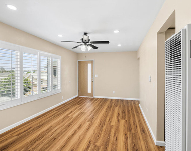 4622 W 149th Street - Photo Thumbnail 5