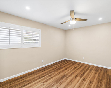 4622 W 149th Street - Photo Thumbnail 16