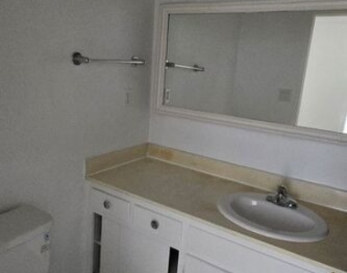 848 S Holt Street - Photo Thumbnail 12