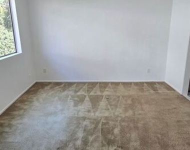 848 S Holt Street - Photo Thumbnail 3