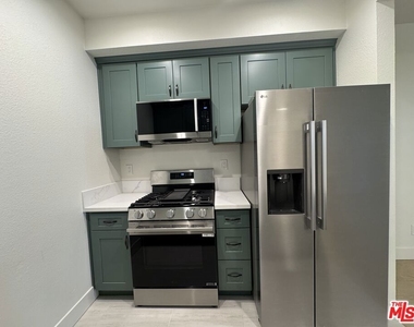 5620 Yolanda Avenue - Photo Thumbnail 9