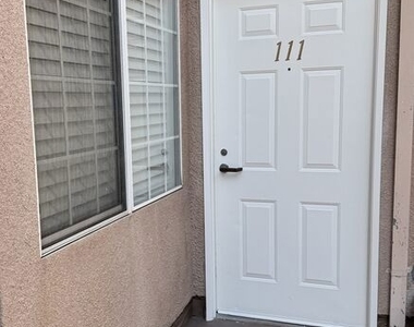 5620 Yolanda Avenue - Photo Thumbnail 2