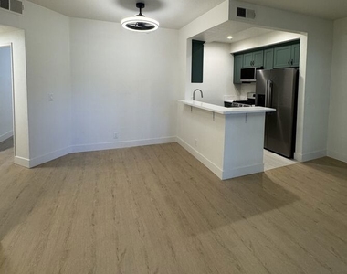 5620 Yolanda Avenue - Photo Thumbnail 7