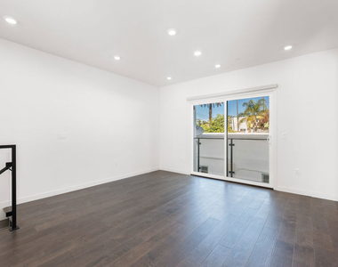 849 N Alta Vista Boulevard - Photo Thumbnail 10
