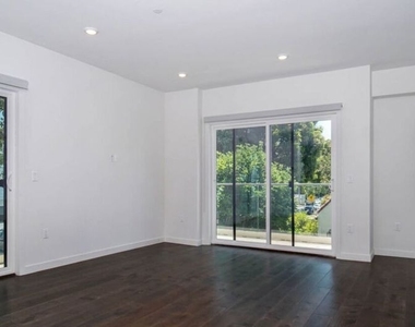 849 N Alta Vista Boulevard - Photo Thumbnail 22