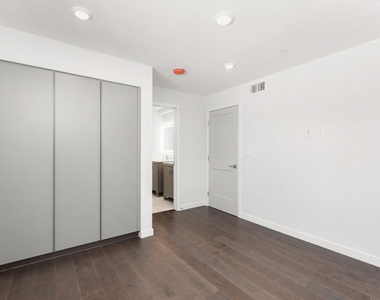 849 N Alta Vista Boulevard - Photo Thumbnail 16