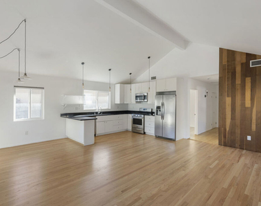 5712 Buchanan Street - Photo Thumbnail 4