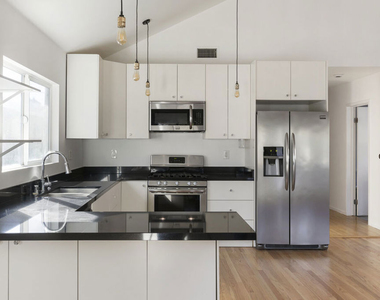 5712 Buchanan Street - Photo Thumbnail 7
