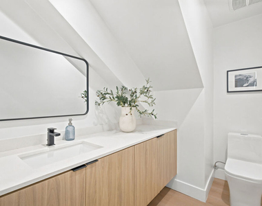1159 N Formosa Avenue - Photo Thumbnail 4