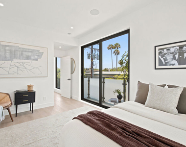 1159 N Formosa Avenue - Photo Thumbnail 8