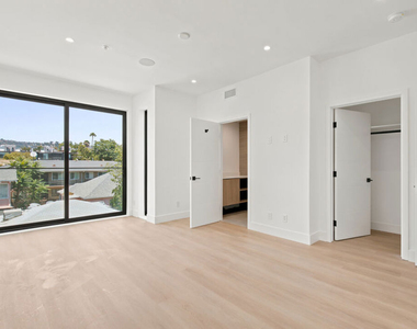 1159 N Formosa Avenue - Photo Thumbnail 5