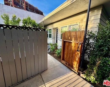4336 Laurel Canyon Blvd - Photo Thumbnail 5