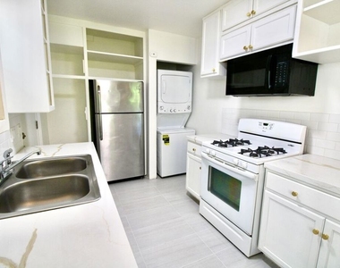 4336 Laurel Canyon Blvd - Photo Thumbnail 12
