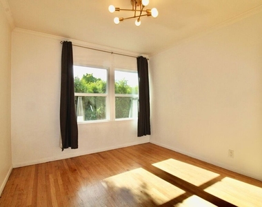 4336 Laurel Canyon Blvd - Photo Thumbnail 17