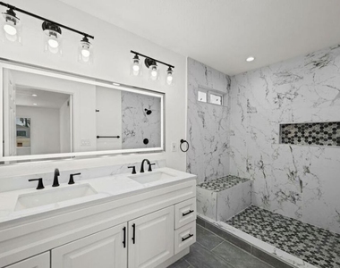 6257 Lindley Avenue - Photo Thumbnail 9