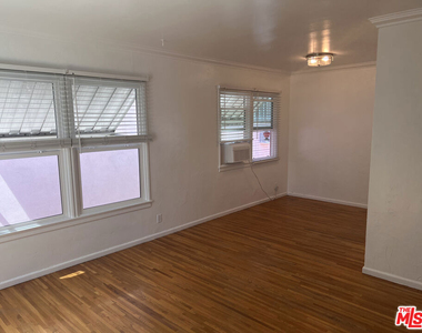4277 Tujunga Avenue - Photo Thumbnail 3