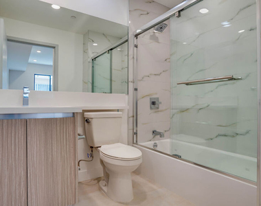 1540 S Hayworth Avenue - Photo Thumbnail 16