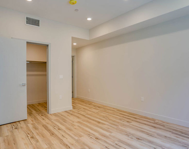 1540 S Hayworth Avenue - Photo Thumbnail 6