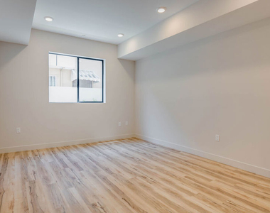 1540 S Hayworth Avenue - Photo Thumbnail 13