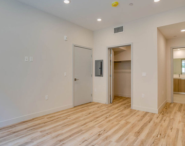 1540 S Hayworth Avenue - Photo Thumbnail 7