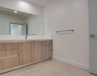1540 S Hayworth Avenue - Photo Thumbnail 11