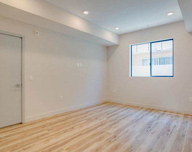 1540 S Hayworth Avenue - Photo Thumbnail 12