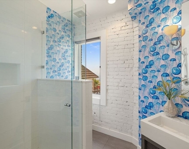 2700 Glendower Avenue - Photo Thumbnail 39