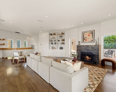 2700 Glendower Avenue - Photo Thumbnail 21