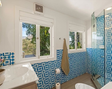 2700 Glendower Avenue - Photo Thumbnail 52