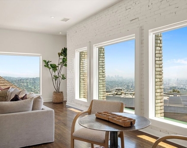 2700 Glendower Avenue - Photo Thumbnail 20