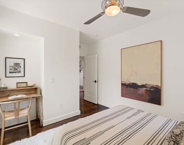 2700 Glendower Avenue - Photo Thumbnail 36