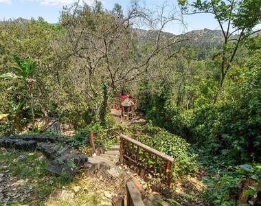 2700 Glendower Avenue - Photo Thumbnail 62